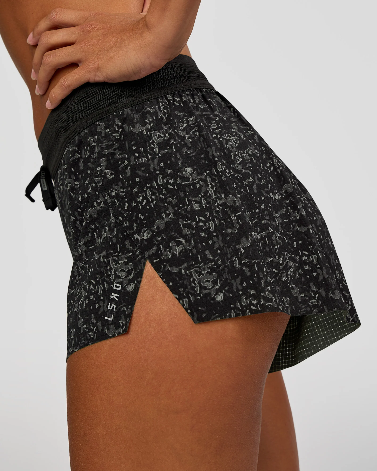 Accelerate 3" Mid-Rise Running Short - Energy Print Black - Image 4