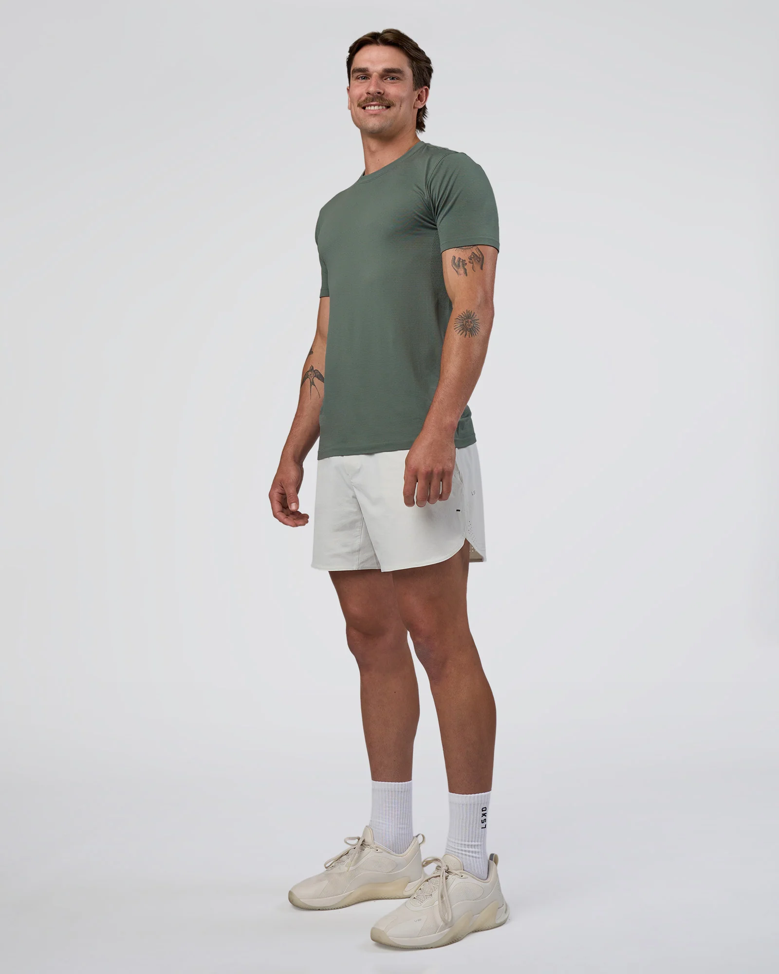 AeroFLX+ Seamless Set In Tee - Graphite/Graphite - Image 3