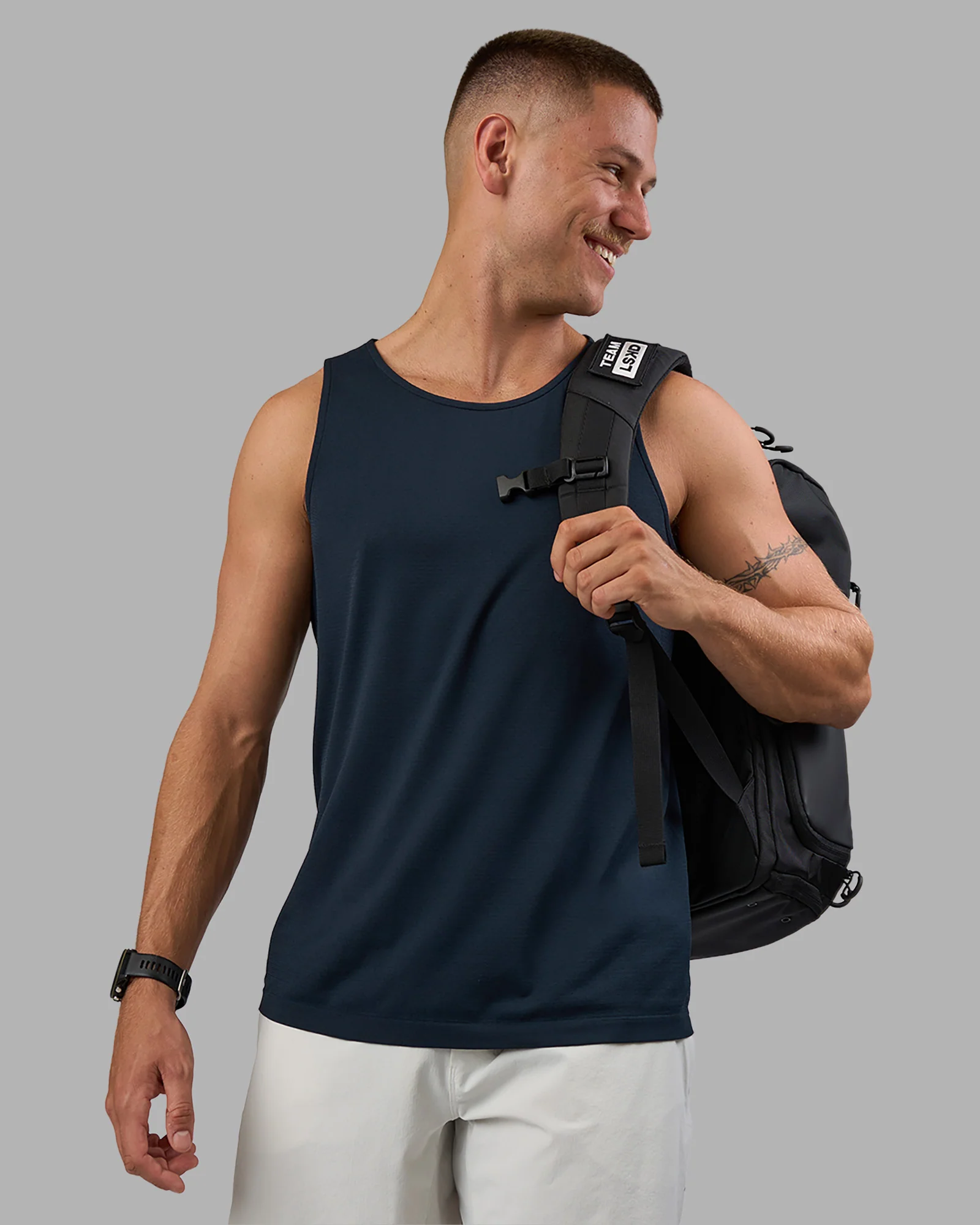 AeroFLX+ Seamless Tank - Navy/Navy - Image 6