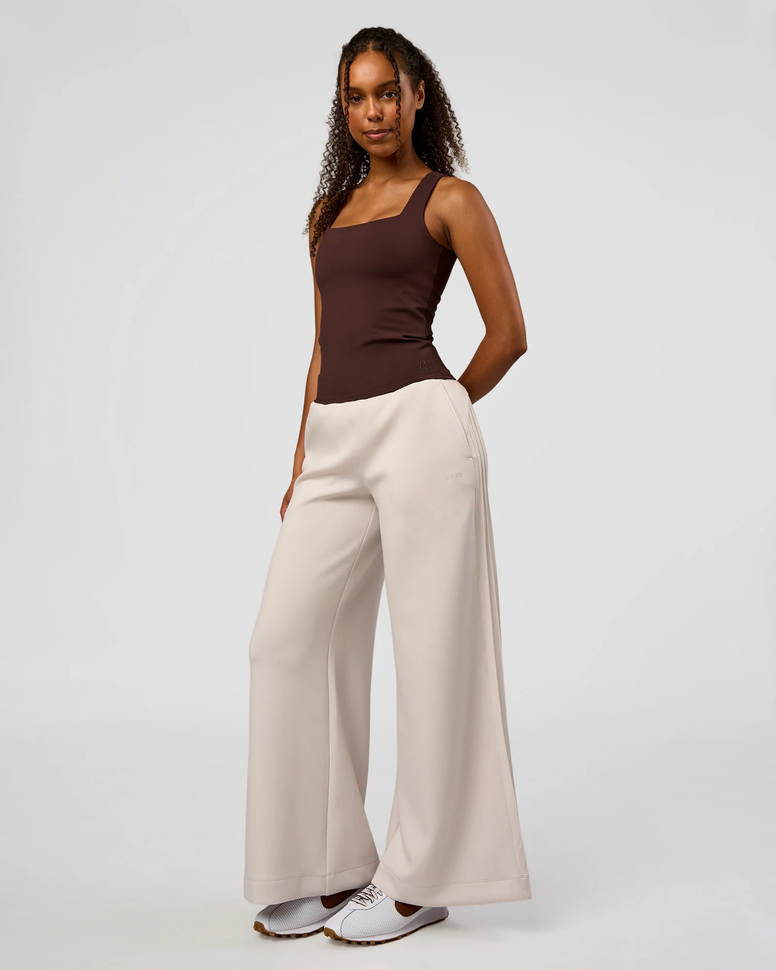 CF Train Hard Shelf Bra Tank - Hot Chocolate - Image 7