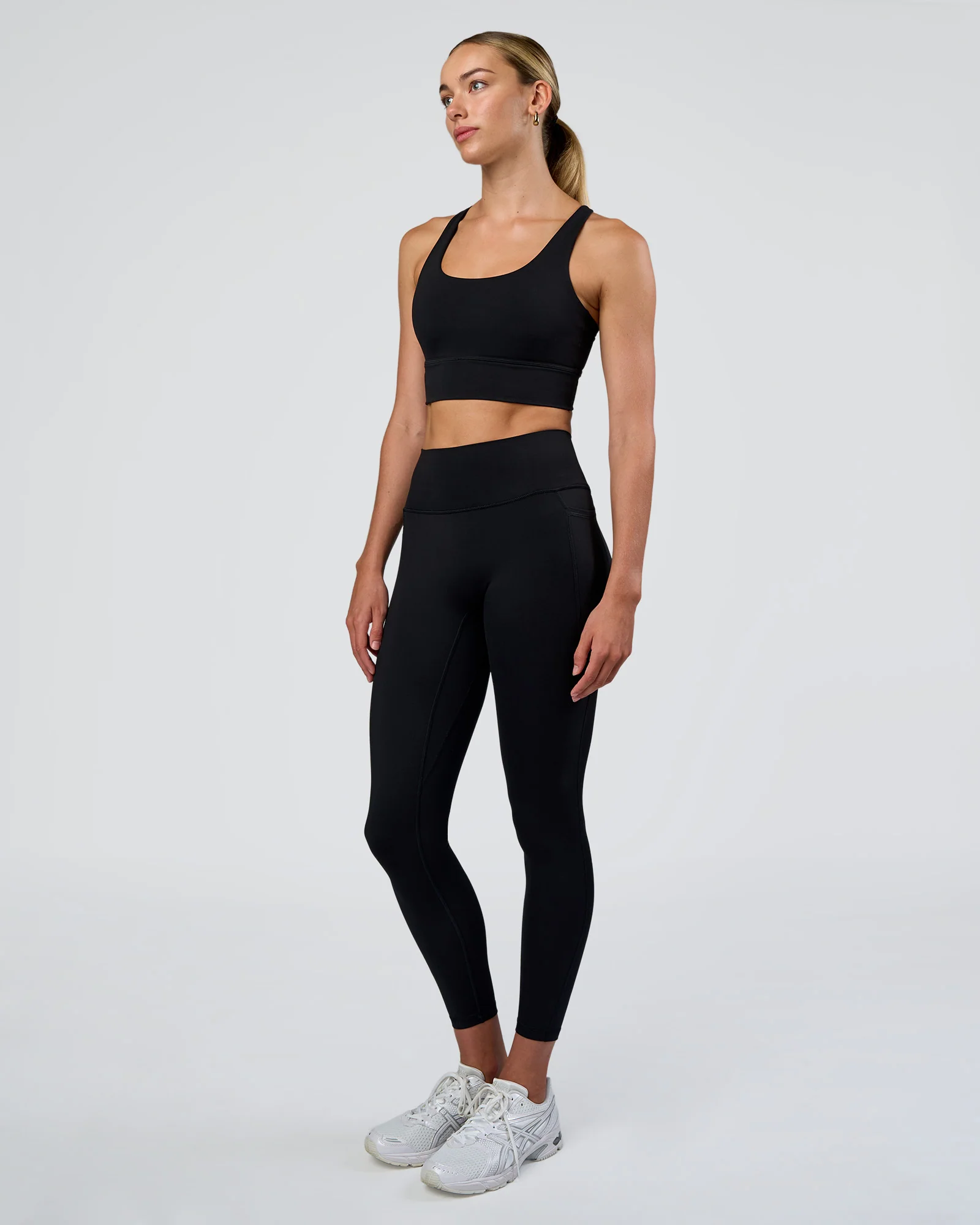 Circuit Longline Sports Bra - Black - Image 5
