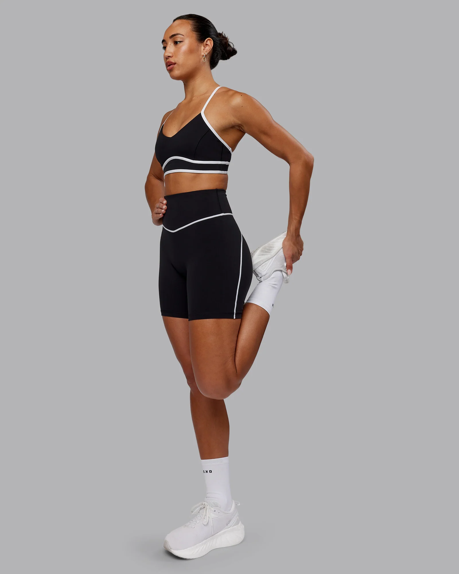 Contrast Sports Bra - Black-White - Image 8