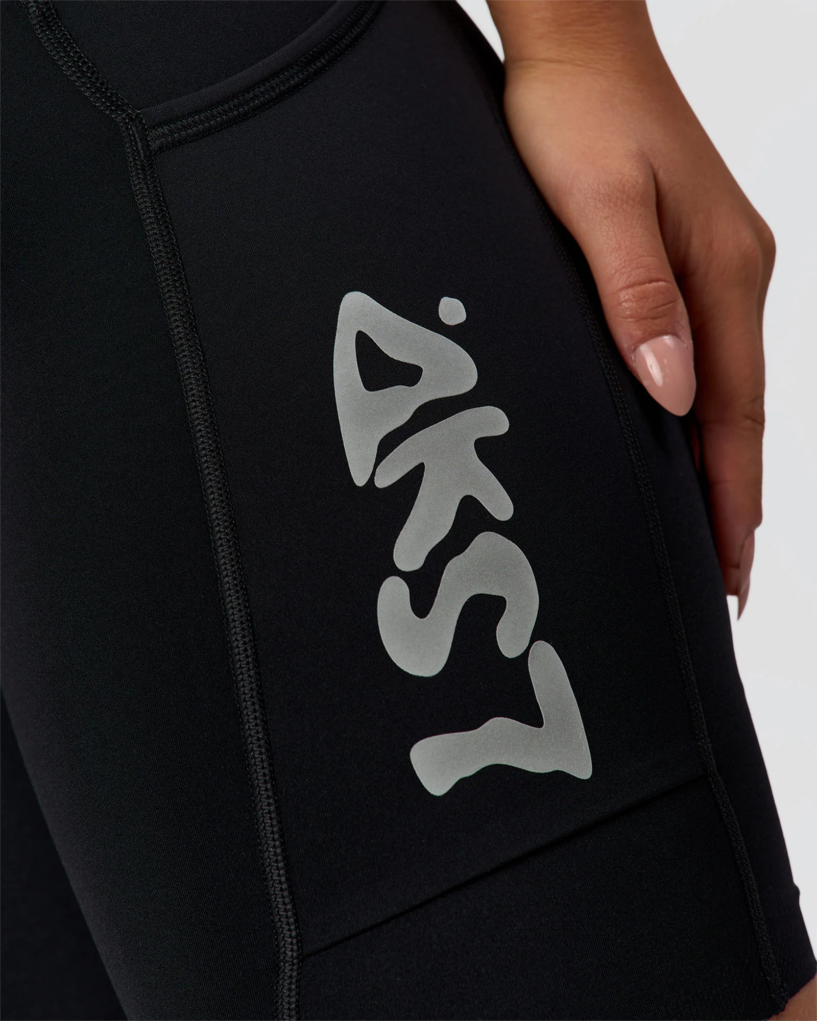 Elite Hype Reflective Run High-Rise 7" Short Pockets - Black-Hype Reflective - Image 11