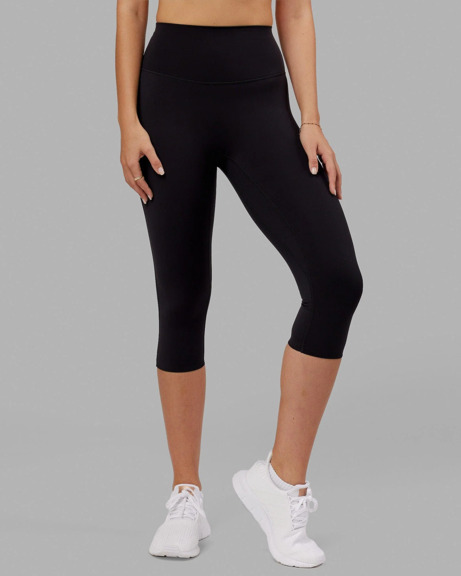 Elixir Ultra High-Rise 3/4 Legging - Black - Image 7