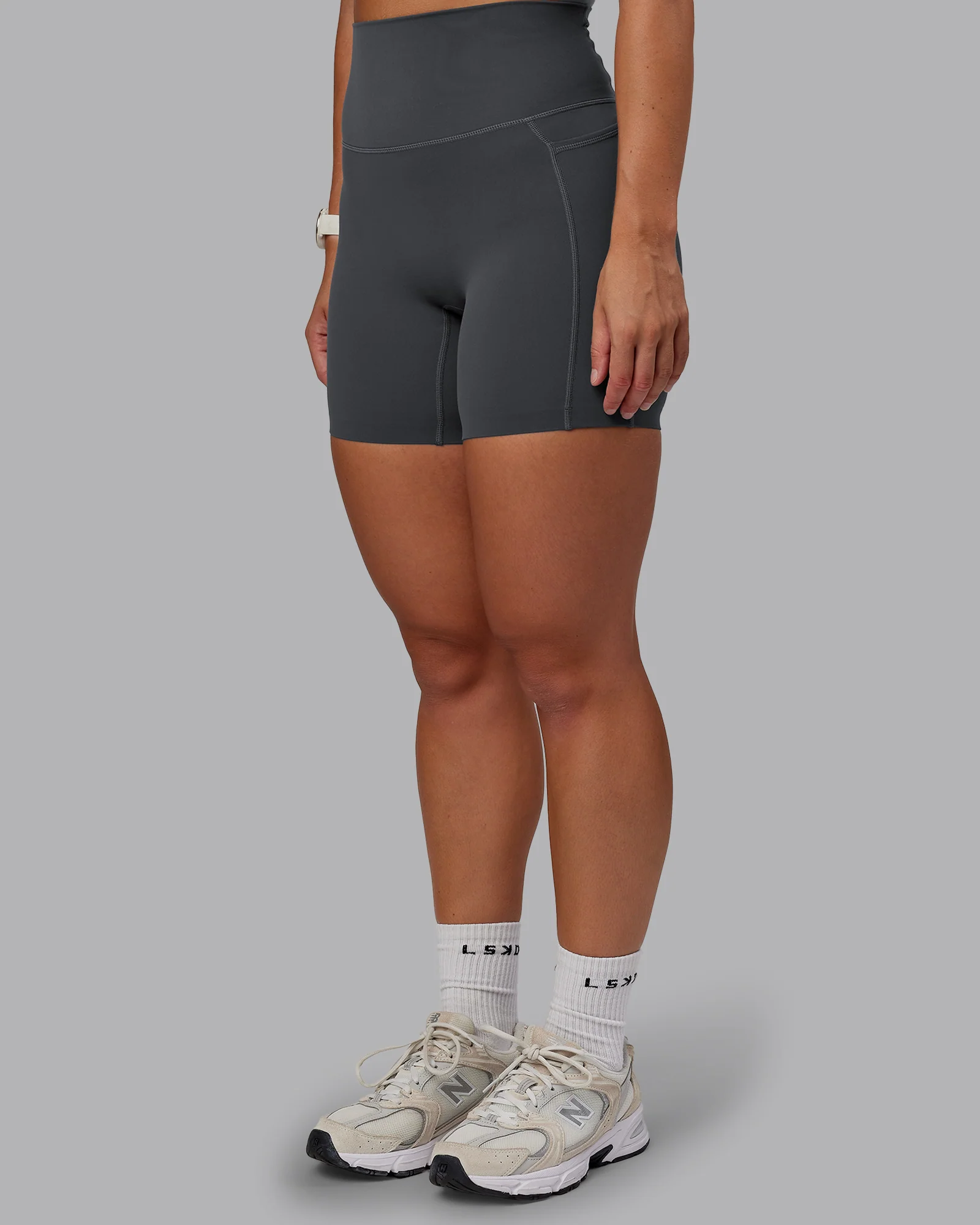 Elixir Ultra High-Rise 6" Short Pockets - Dark Storm - Image 7
