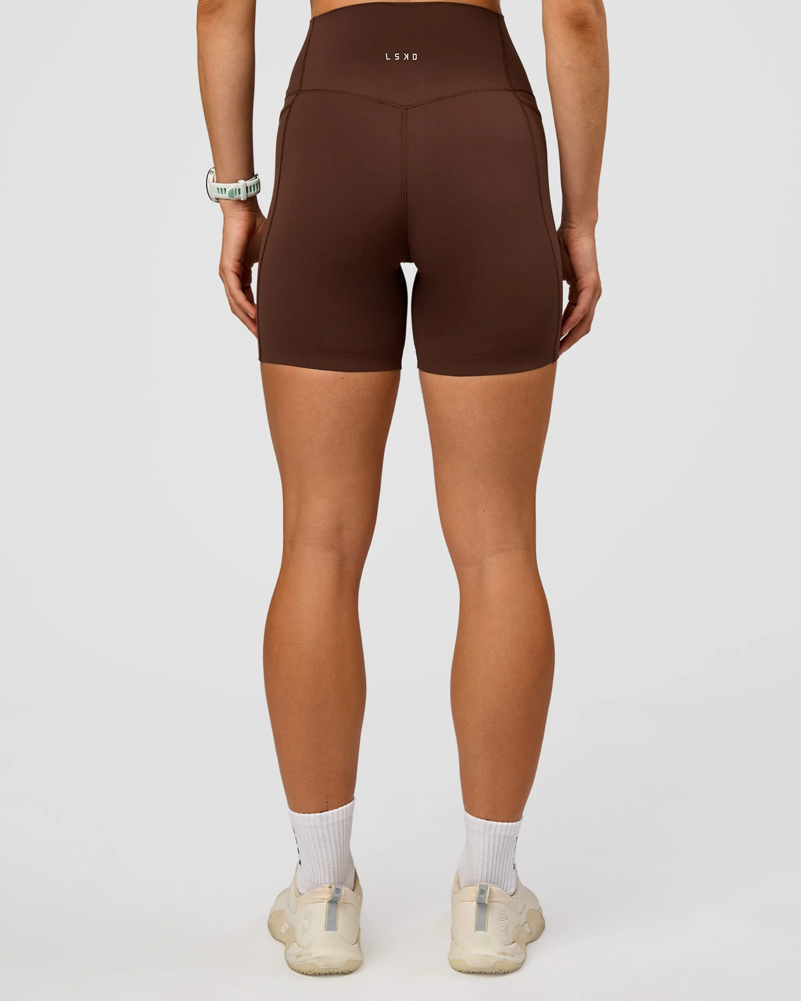 Elixir Ultra High-Rise 6” Short Pockets - Hot Chocolate - Image 4