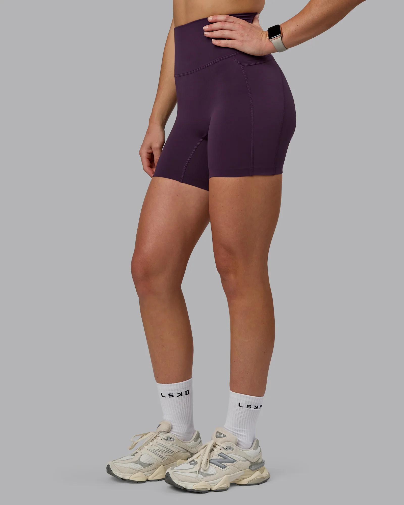 Elixir Ultra High-Rise 6" Short Pockets - Midnight Plum - Image 8