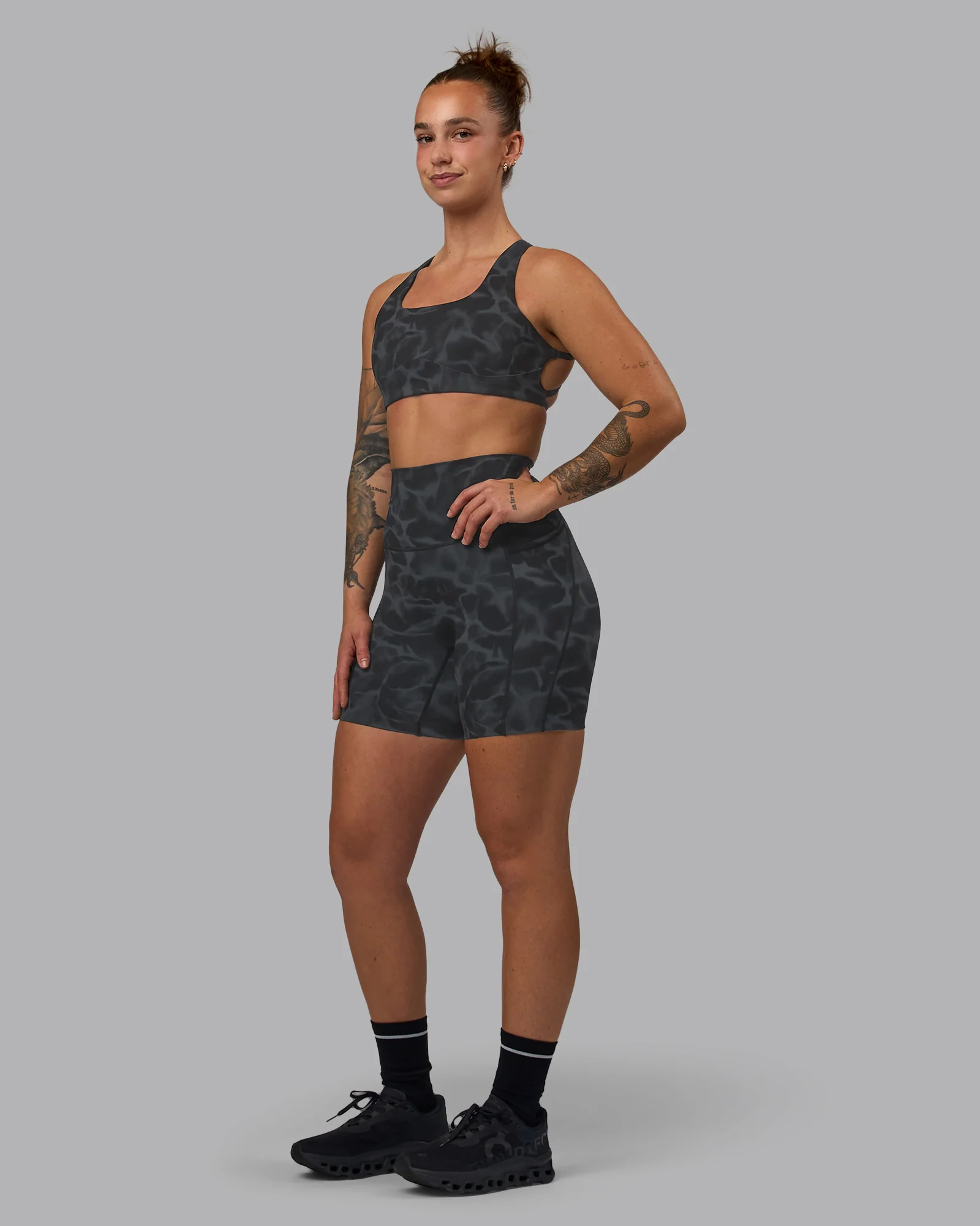 Elixir Ultra High-Rise 6" Short Pockets - Tranquil-Black - Image 4