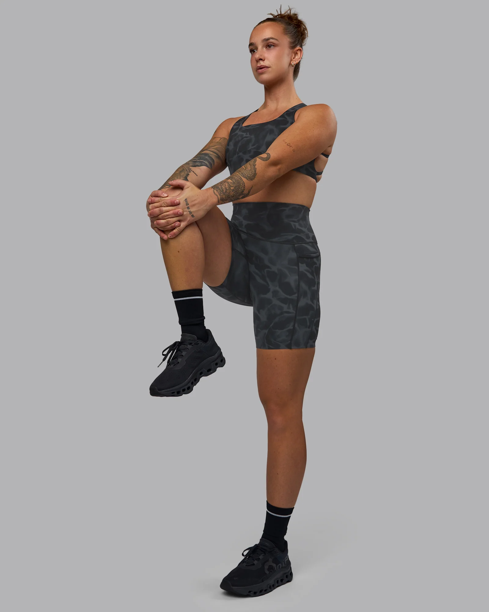 Elixir Ultra High-Rise 6" Short Pockets - Tranquil-Black - Image 7