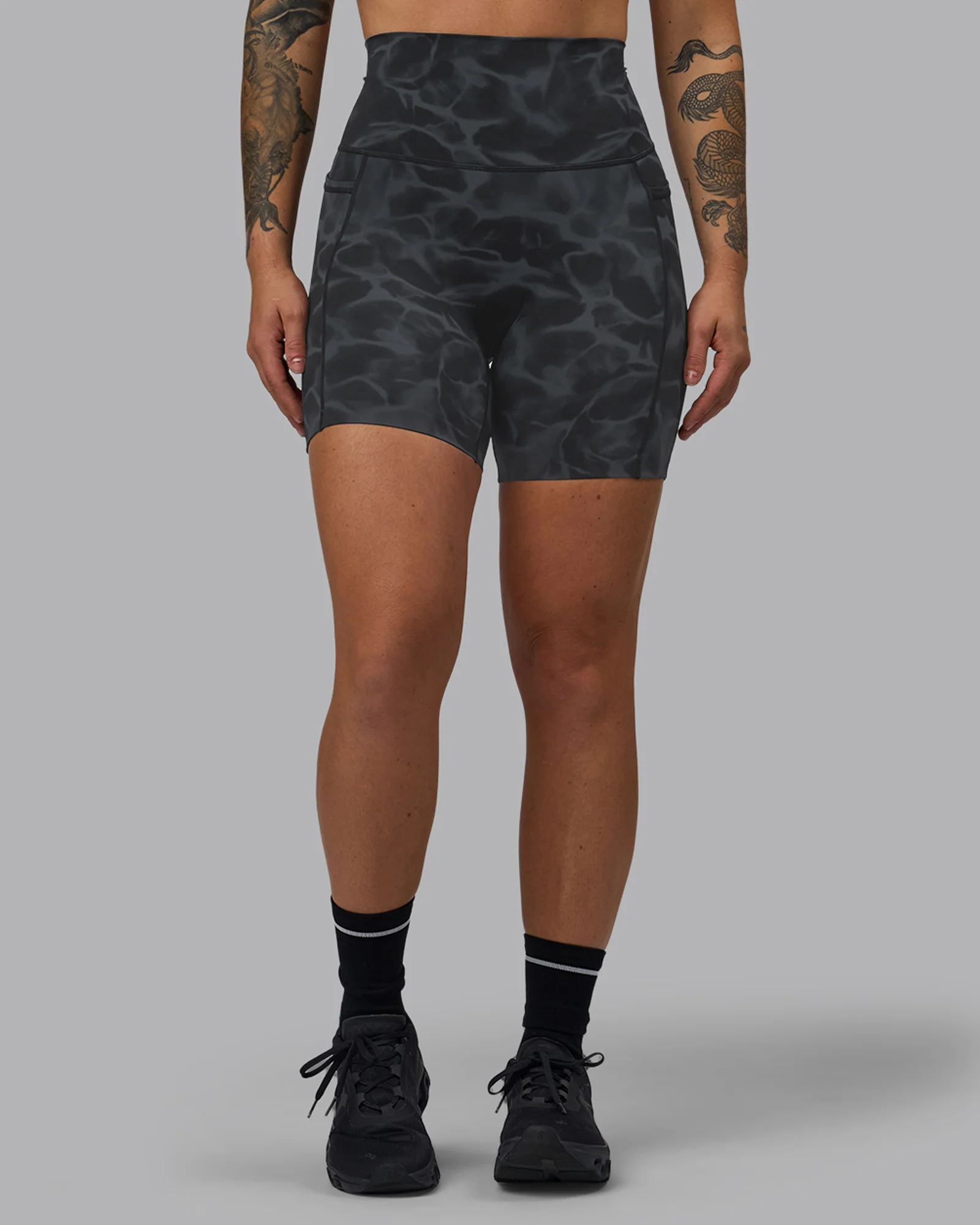 Elixir Ultra High-Rise 6" Short Pockets - Tranquil-Black - Image 8
