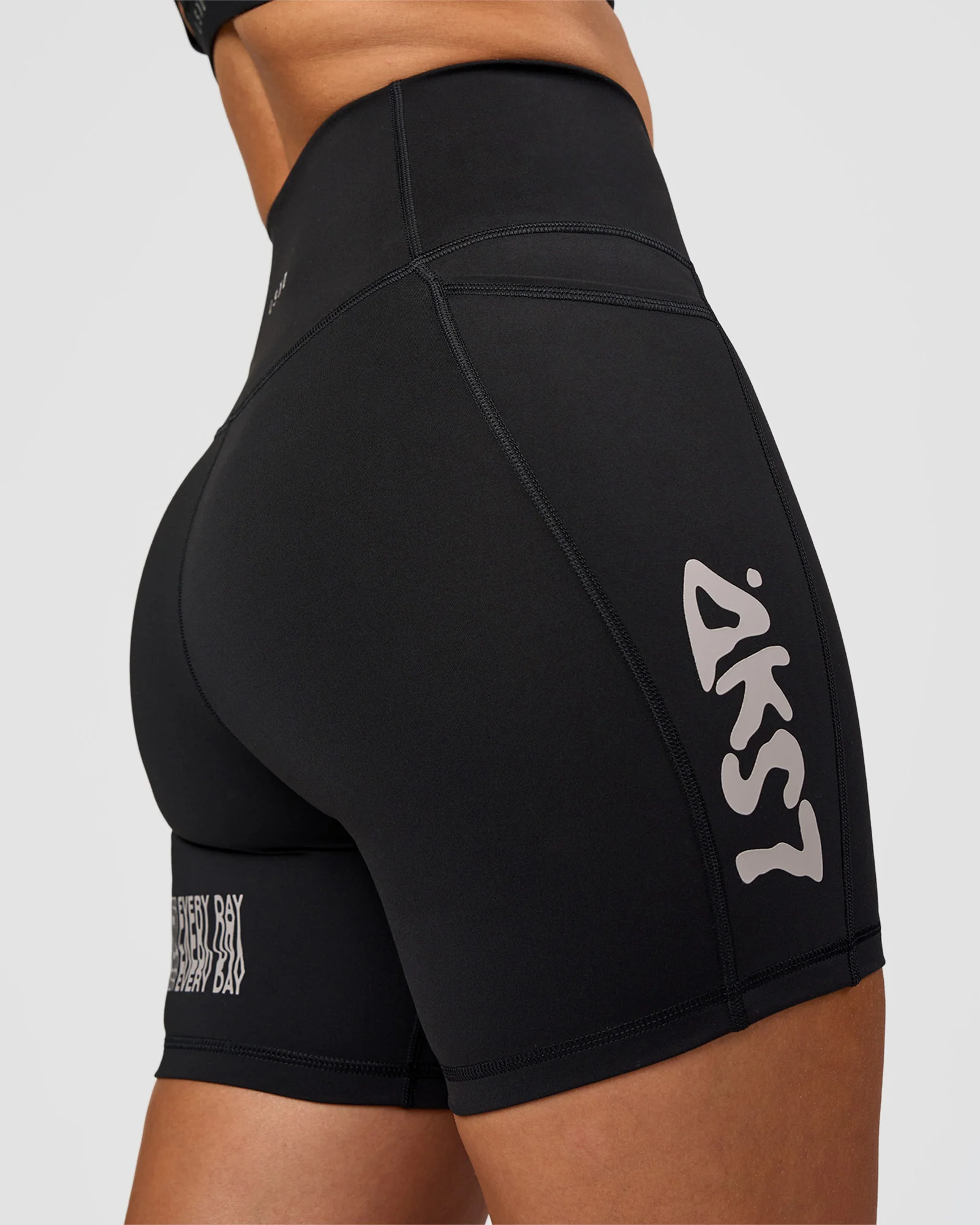 Fusion Hype Graphic Ultra High-Rise 6" Short Pockets - Black-Alloy - Image 9