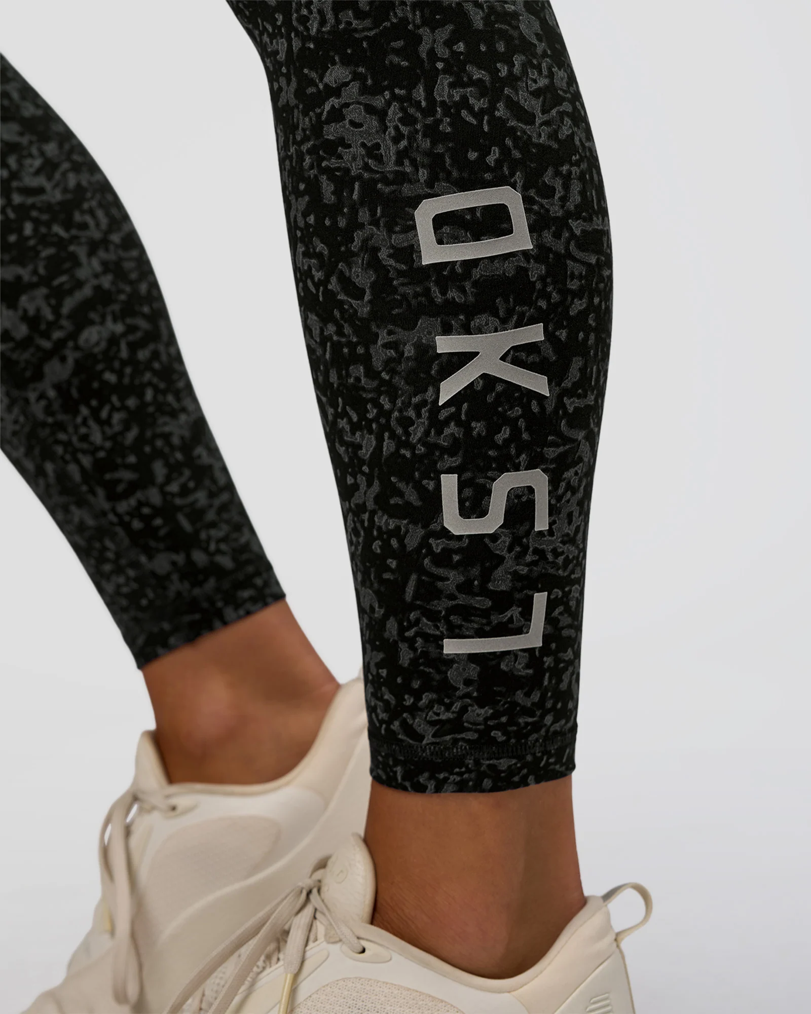 Fusion Icon Ultra High-Rise Full Length Legging Pockets - Energy Print Black-Reflective - Image 2