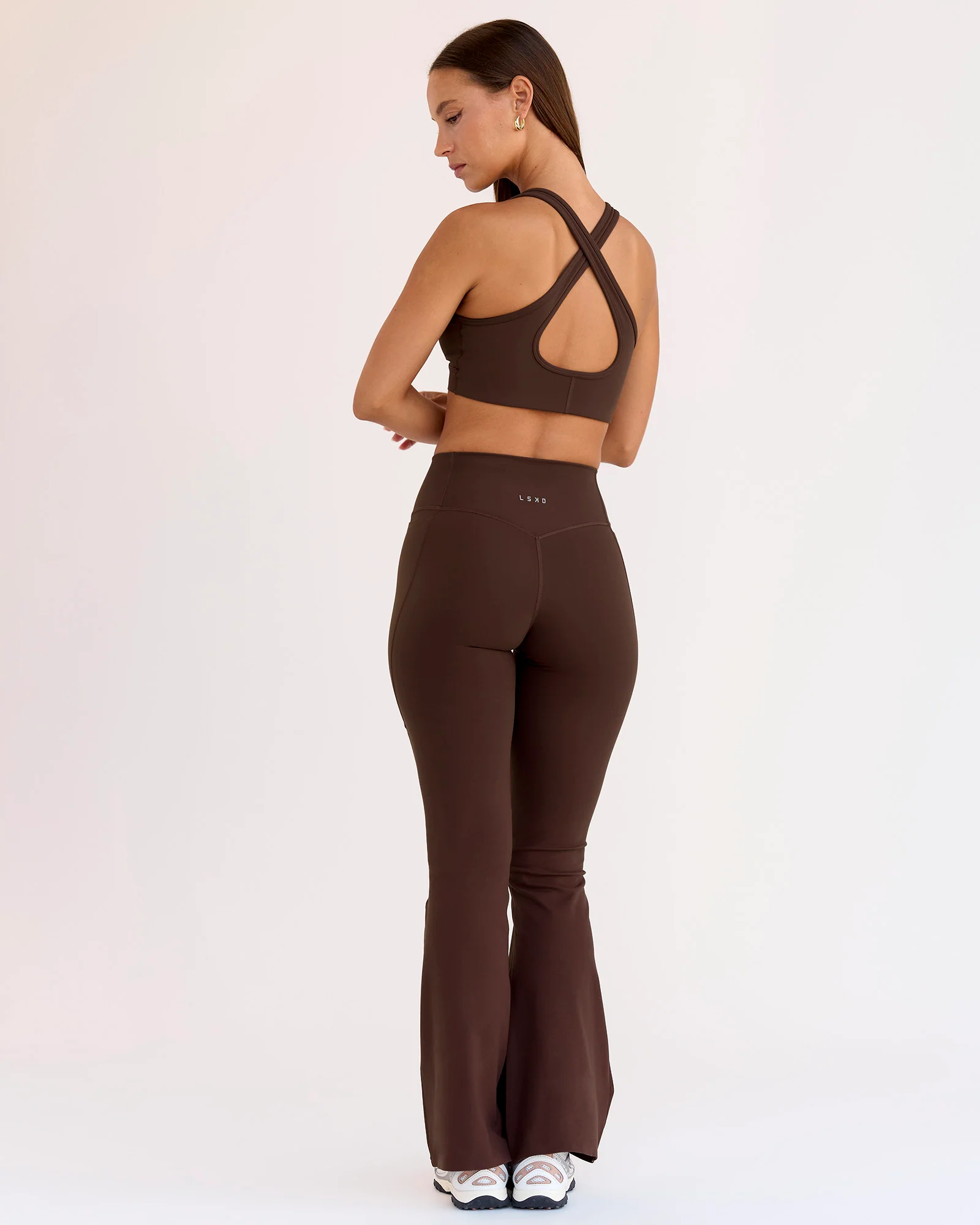 Fusion V-Contour High-Rise Flared Petite Legging Pockets - Hot Chocolate - Image 2