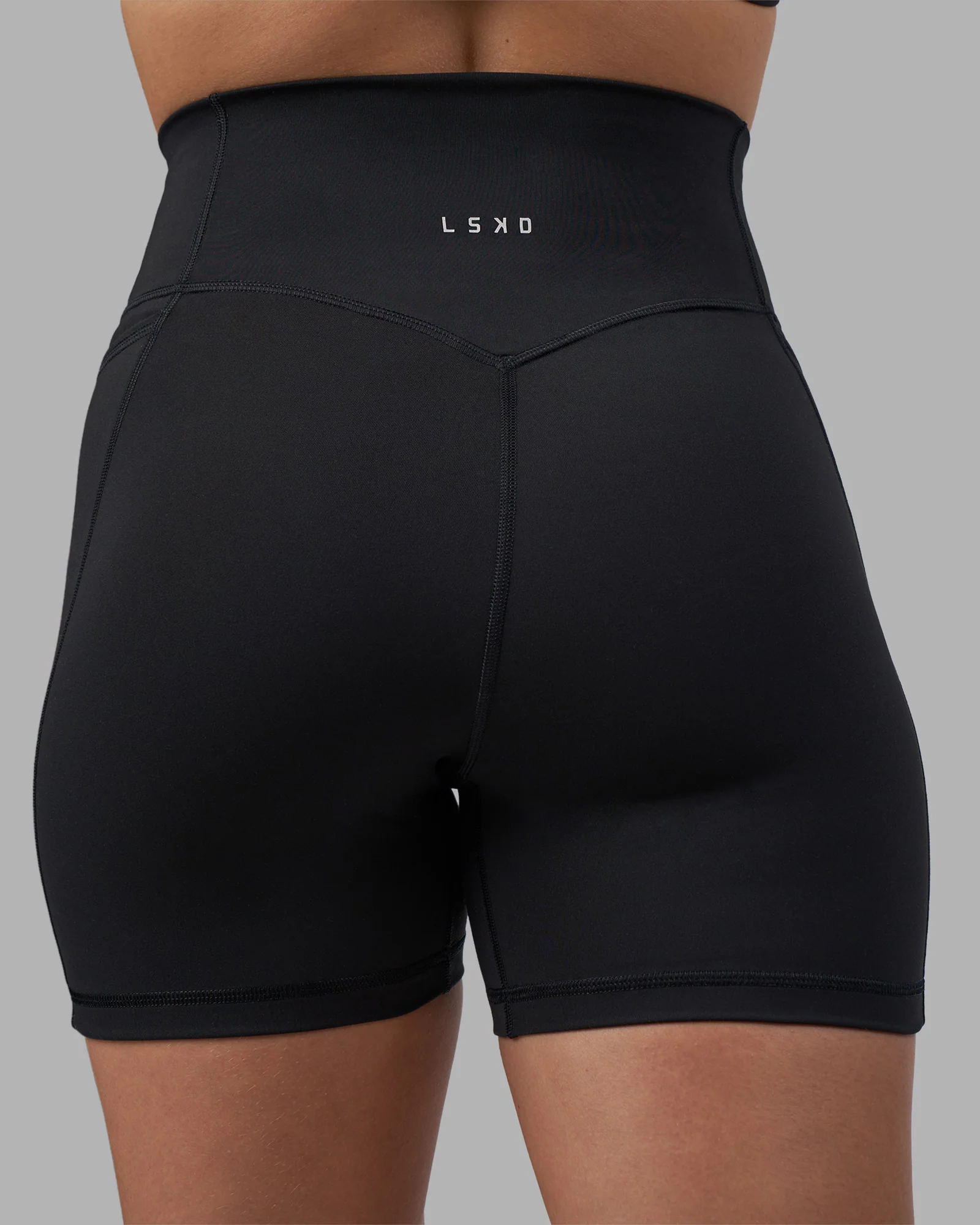 Fusion V-Contour Ultra High-Rise 4" Short Pockets - Black - Image 10