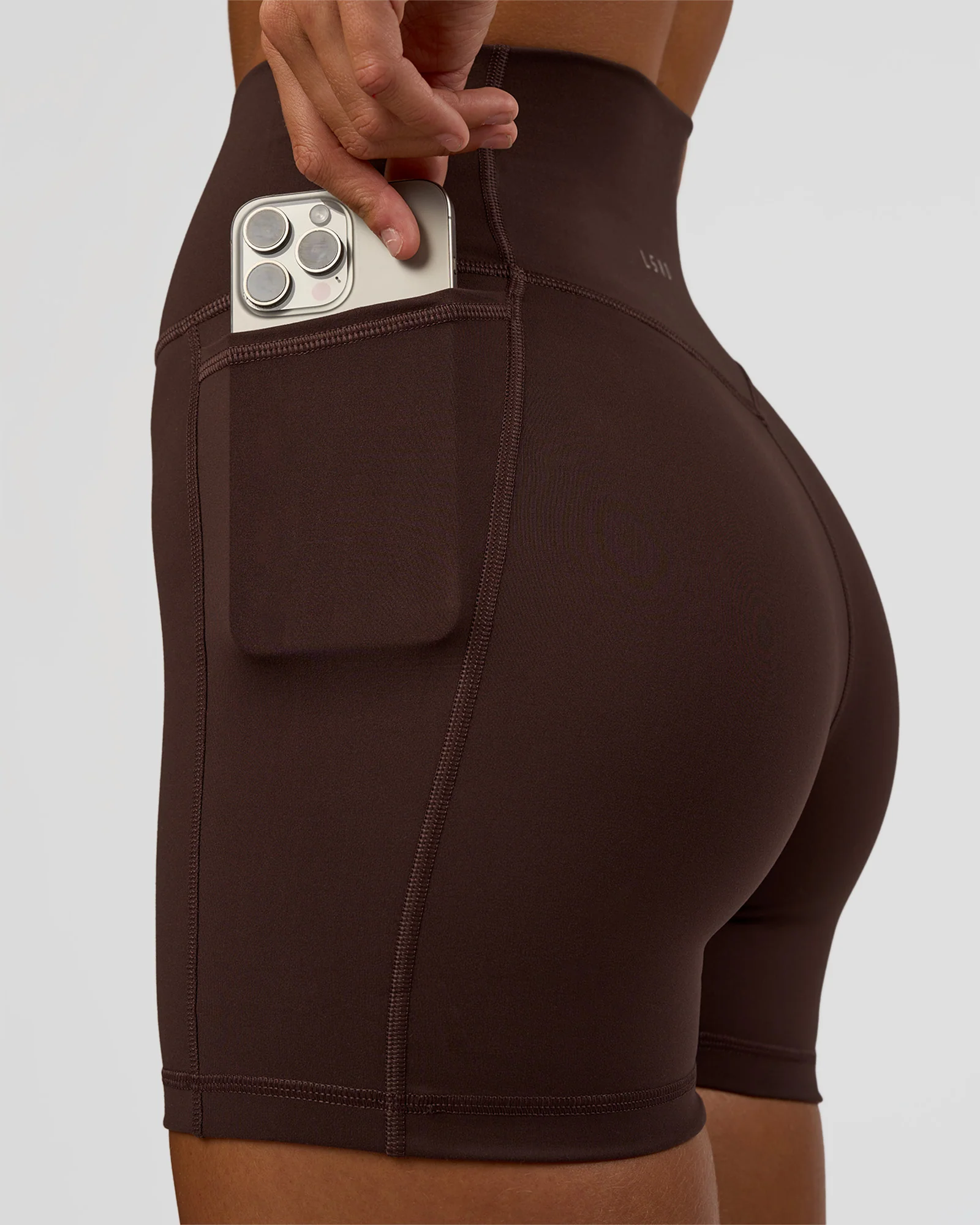 Fusion V-Contour Ultra High-Rise 4" Short Pockets - Hot Chocolate - Image 4