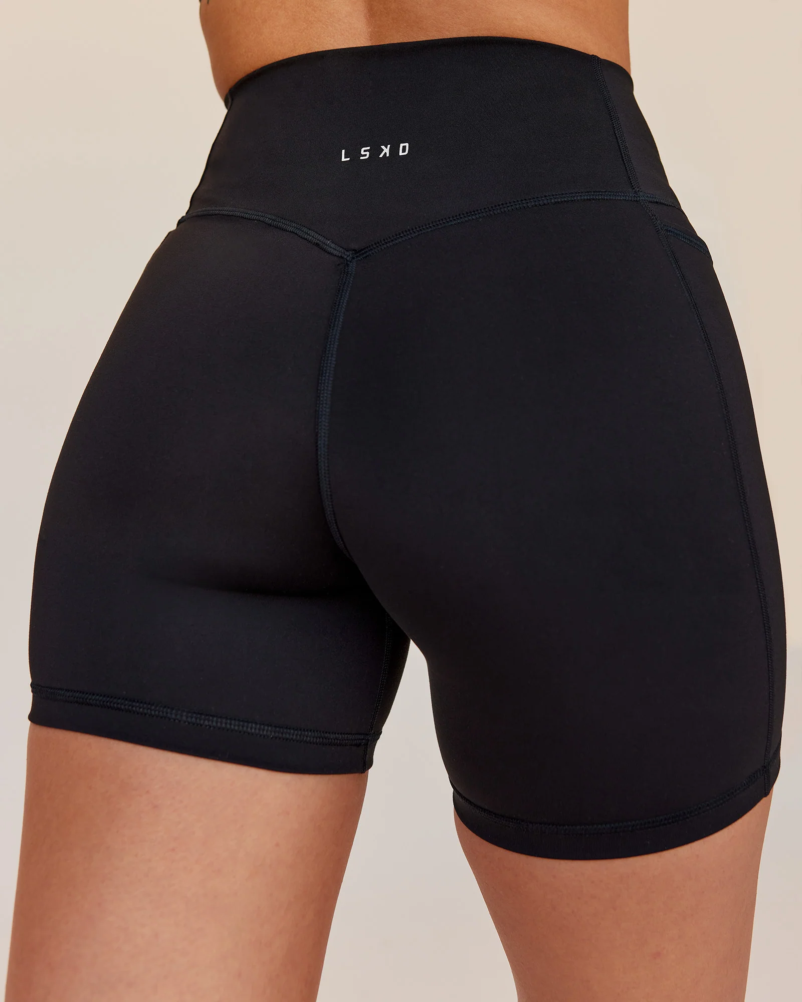 Fusion V-Contour Ultra High-Rise 6" Short Pockets - Black - Image 2