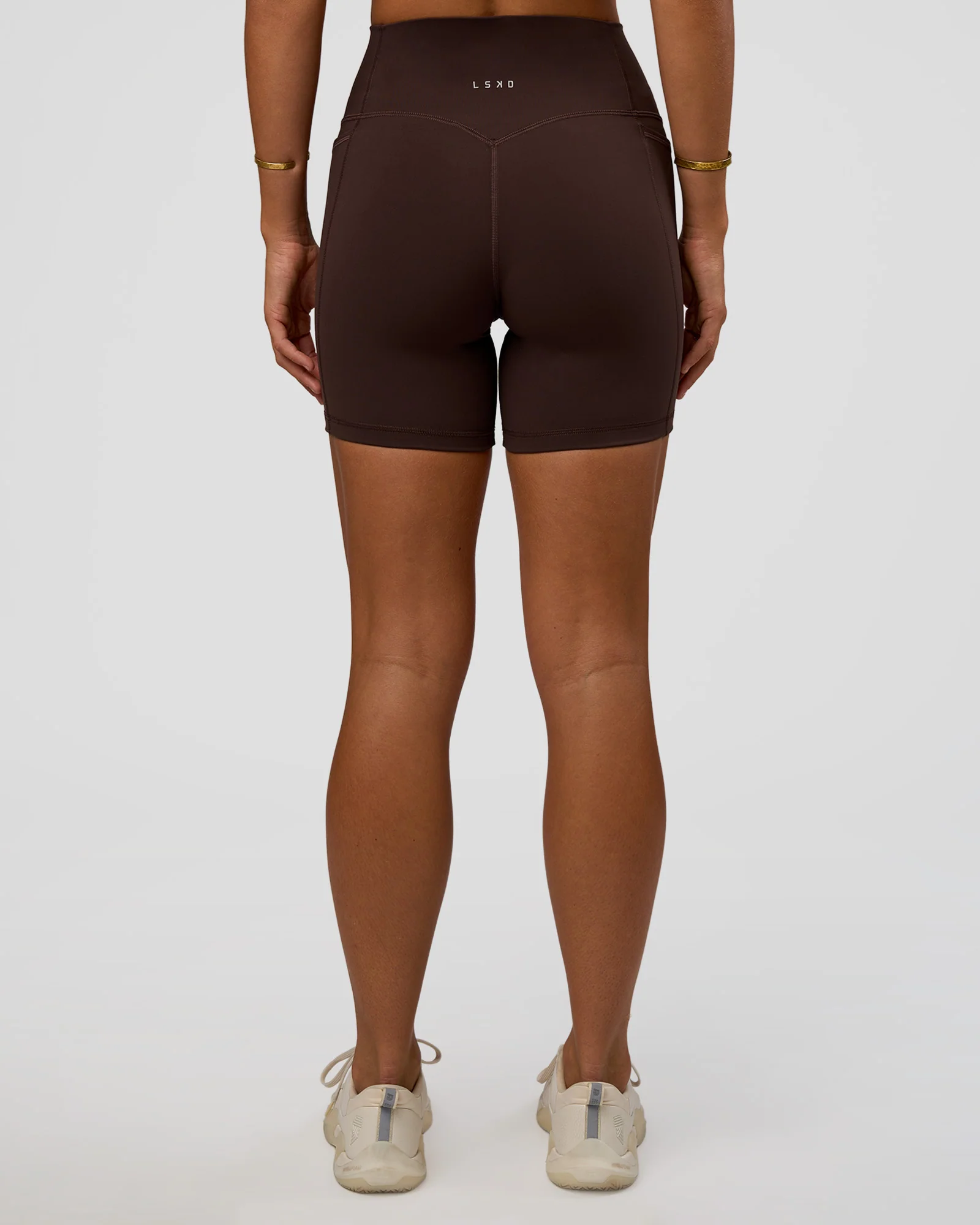 Fusion V-Contour Ultra High-Rise 6" Short Pockets - Hot Chocolate - Image 4