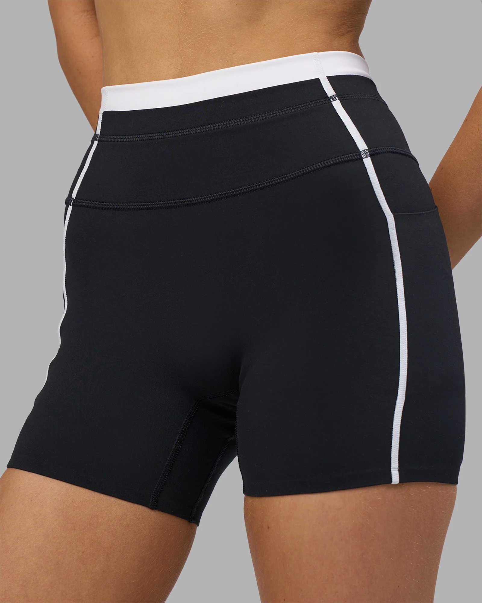 Liberate Contrast High-Rise 4" Short Pockets - Black-White - Image 3