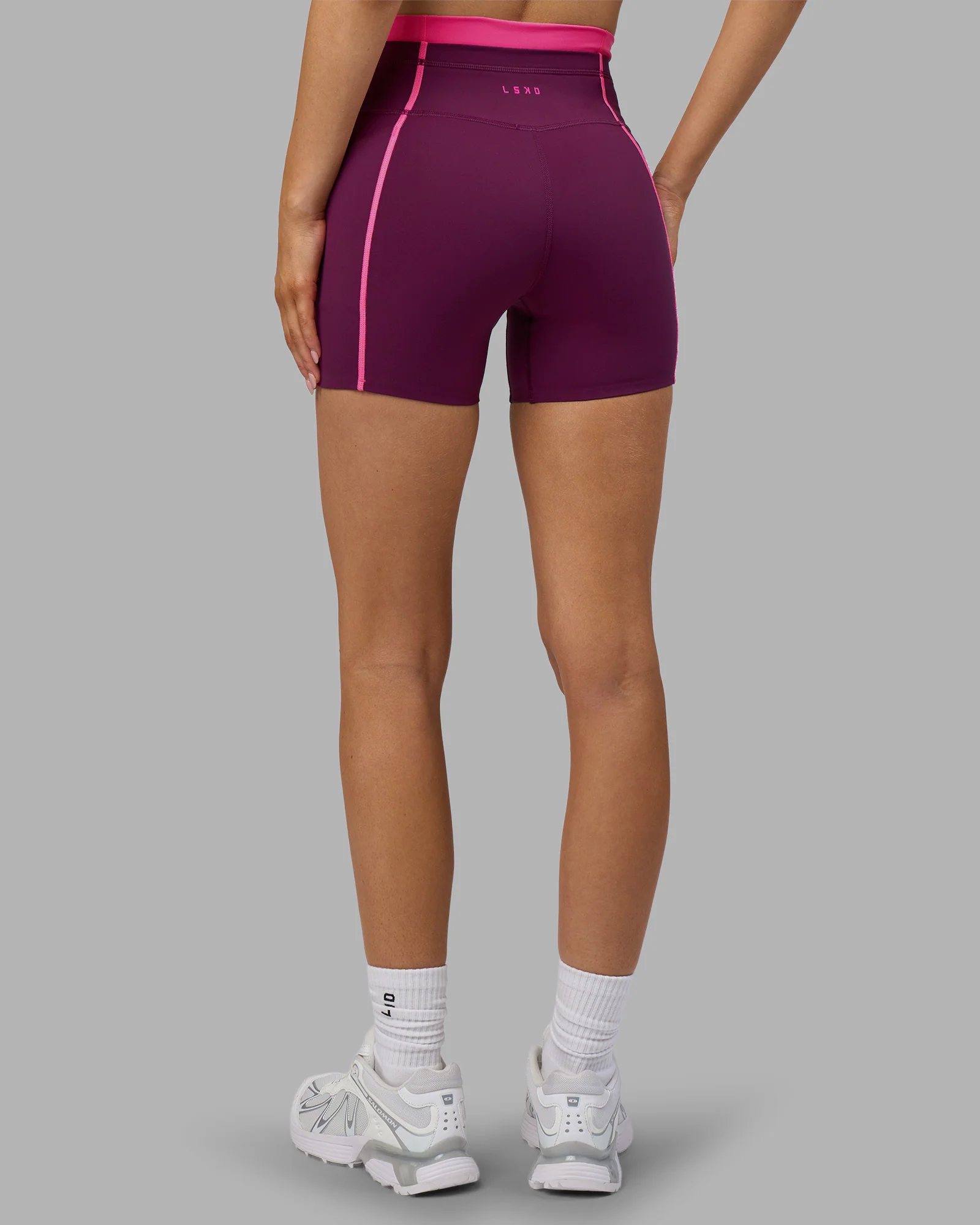 Liberate Contrast High-Rise 4" Short Pockets - Plum Caspia-Ultra Pink - Image 4