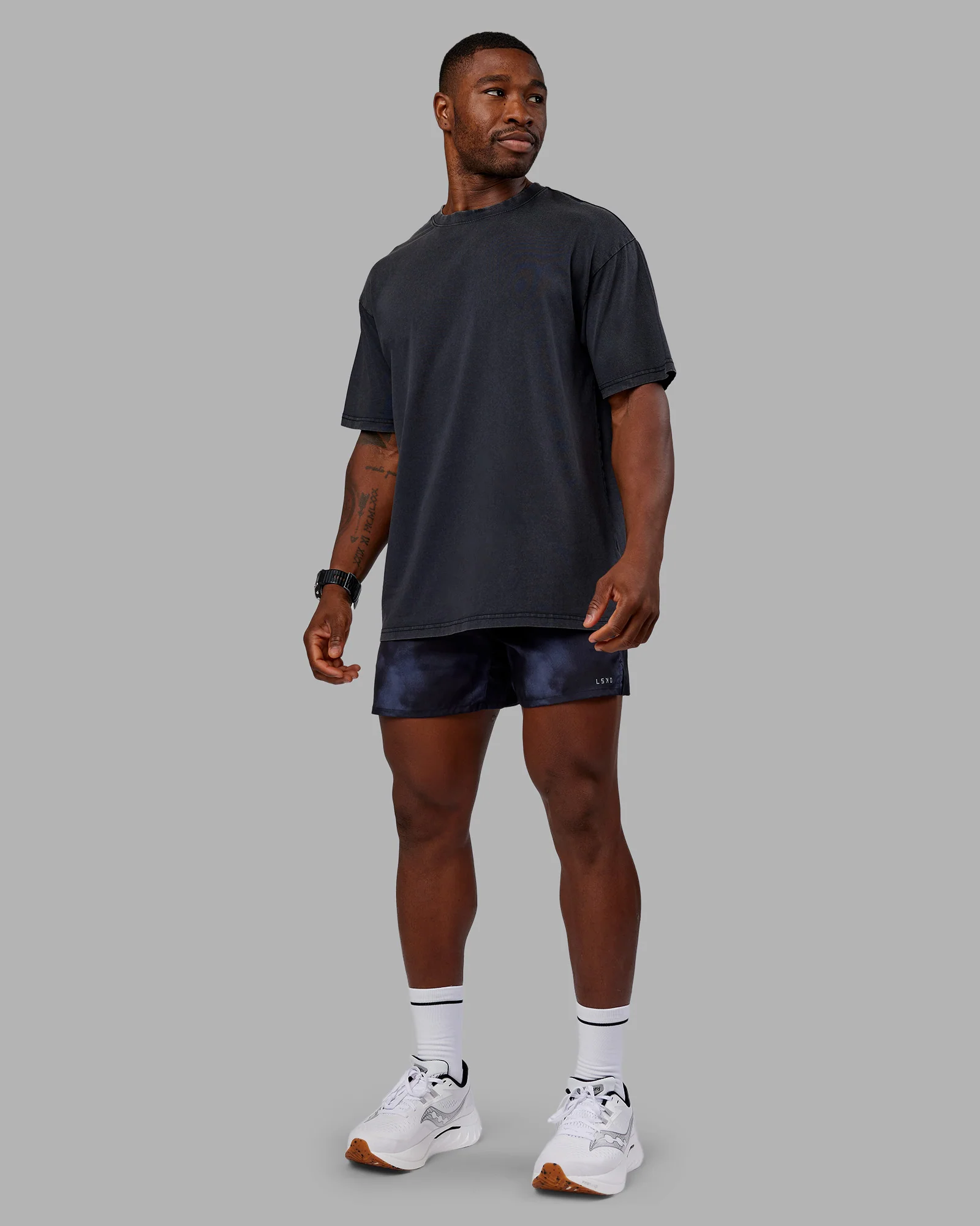 Love The Run FLXCotton Tee Oversize - Black Washed-Circular Gray - Image 6