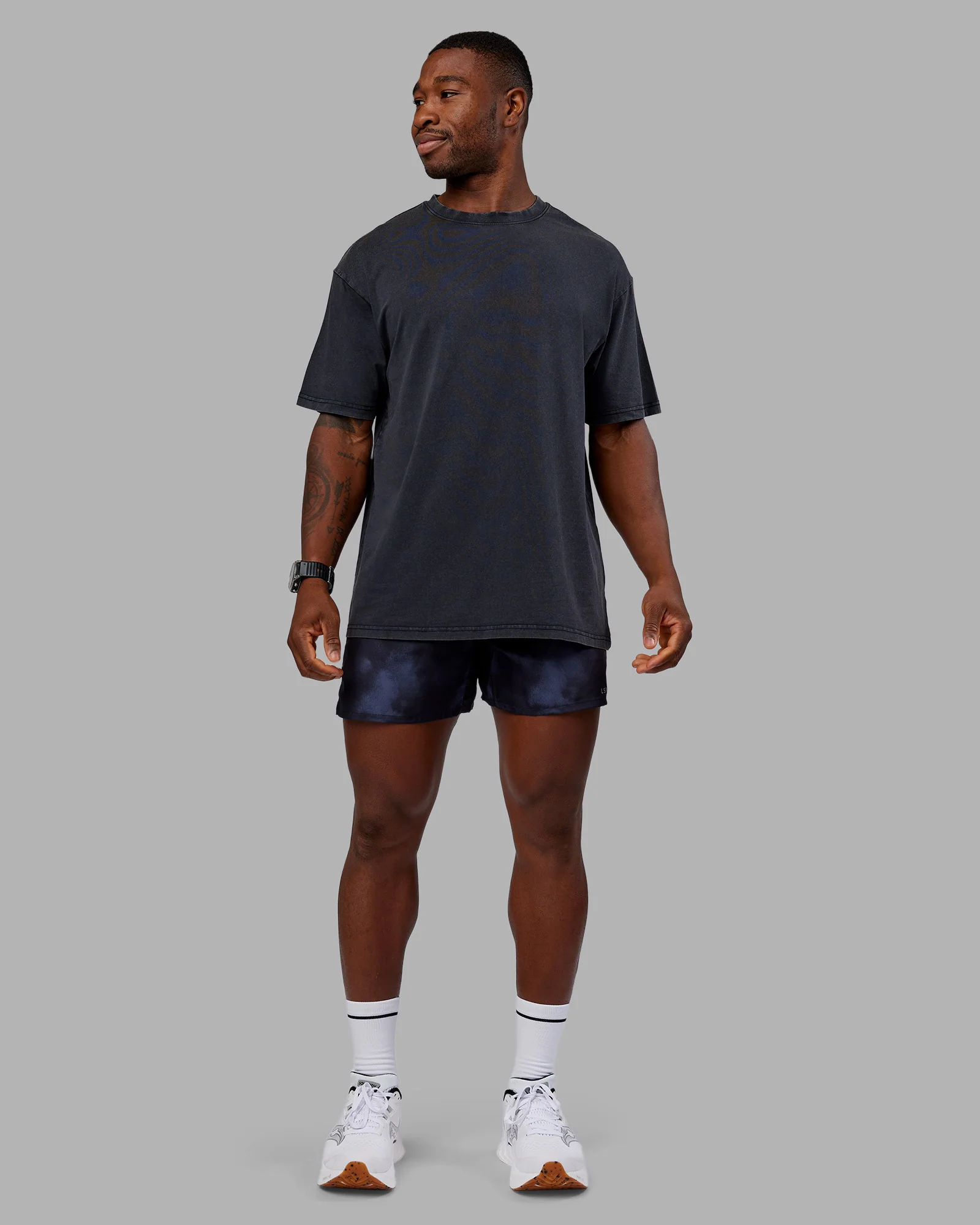 Love The Run FLXCotton Tee Oversize - Black Washed-Circular Gray - Image 9