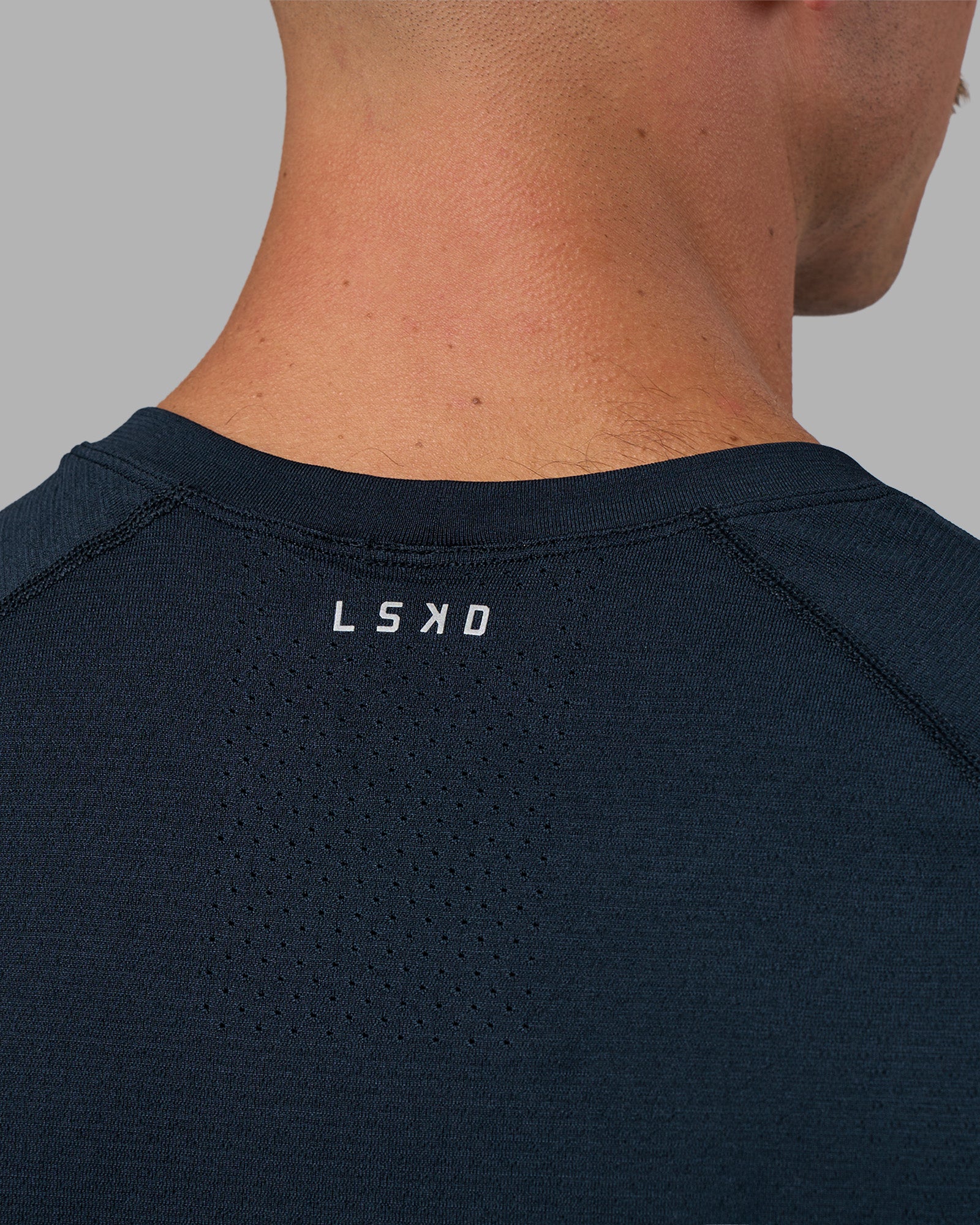 AeroFLX+ Seamless Tee - Navy/Navy - Image 4