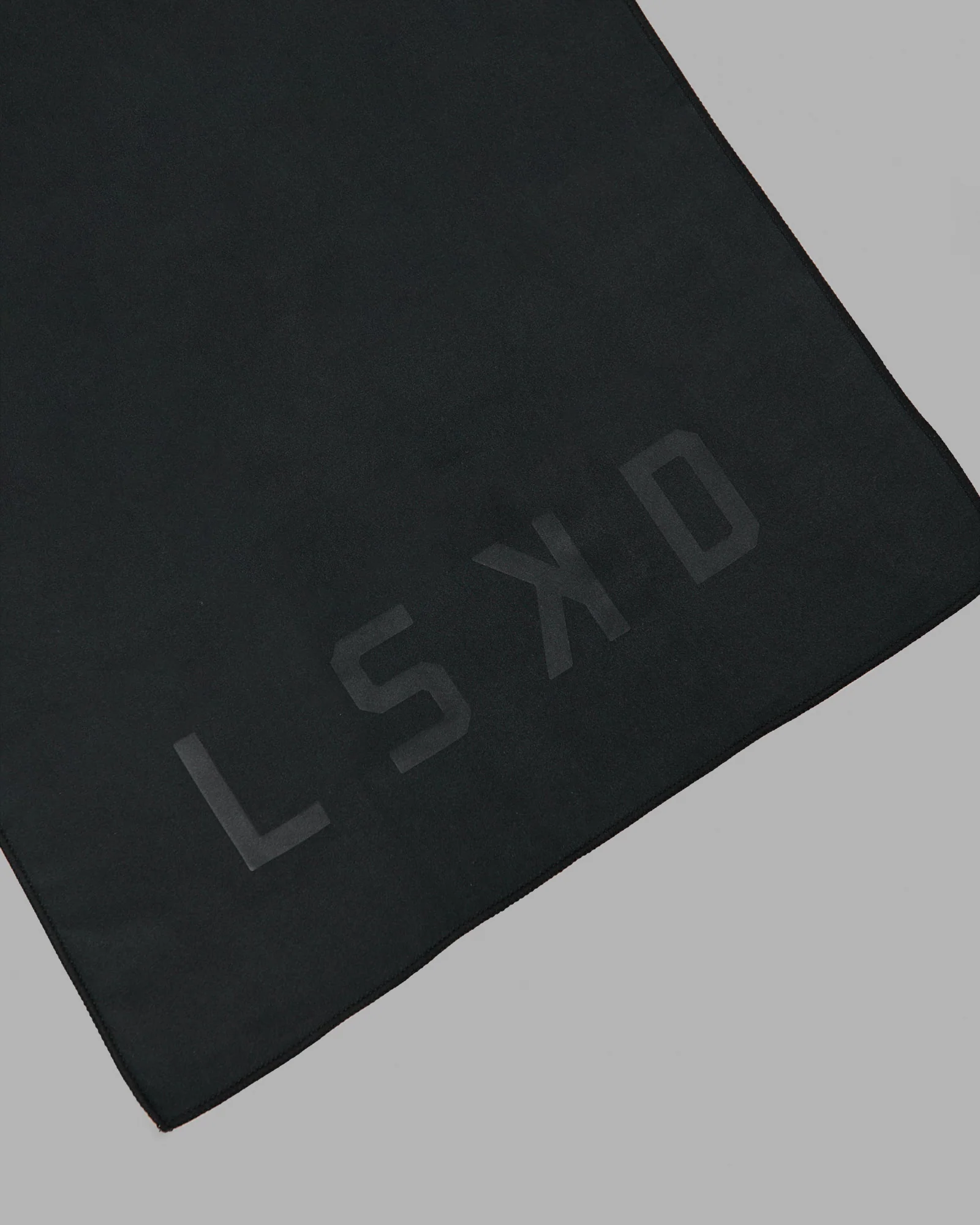 Perform Microfibre Lightweight Towel Small - Black - Image 4