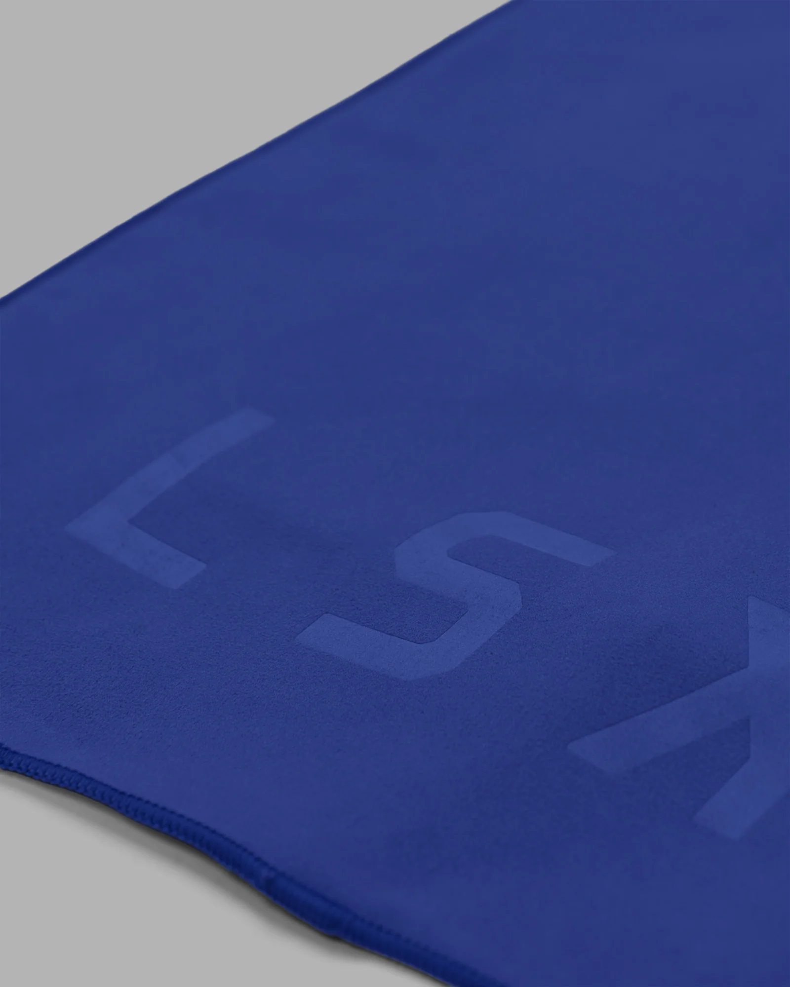 Perform Microfibre Lightweight Towel Small - Power Cobalt - Image 4