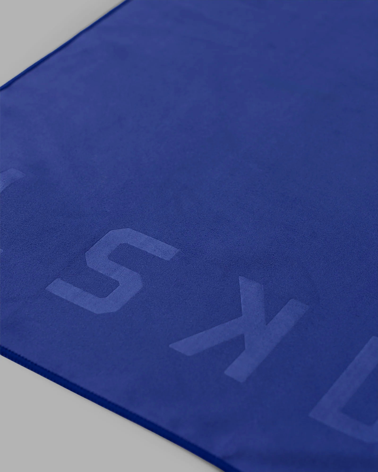 Perform Microfibre Lightweight Towel Medium - Power Cobalt - Image 4