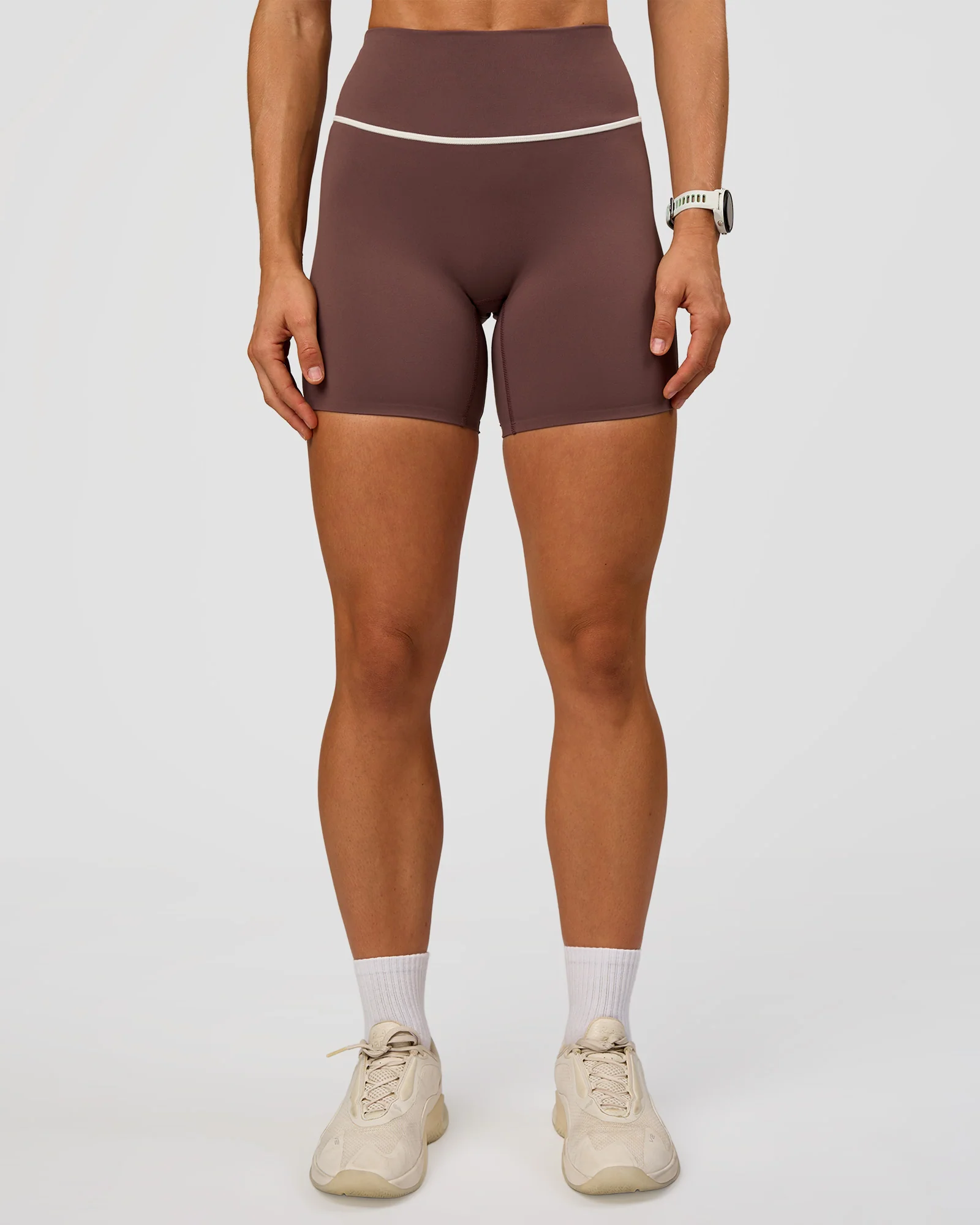 Pinnacle High-Rise 6" Short - Cocoa Powder-Off White - Image 5