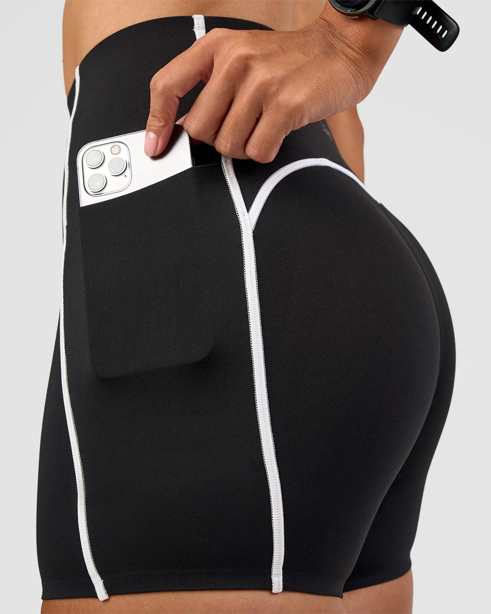 Power Ultra High-Rise 4" Short Pockets - Black - Image 4