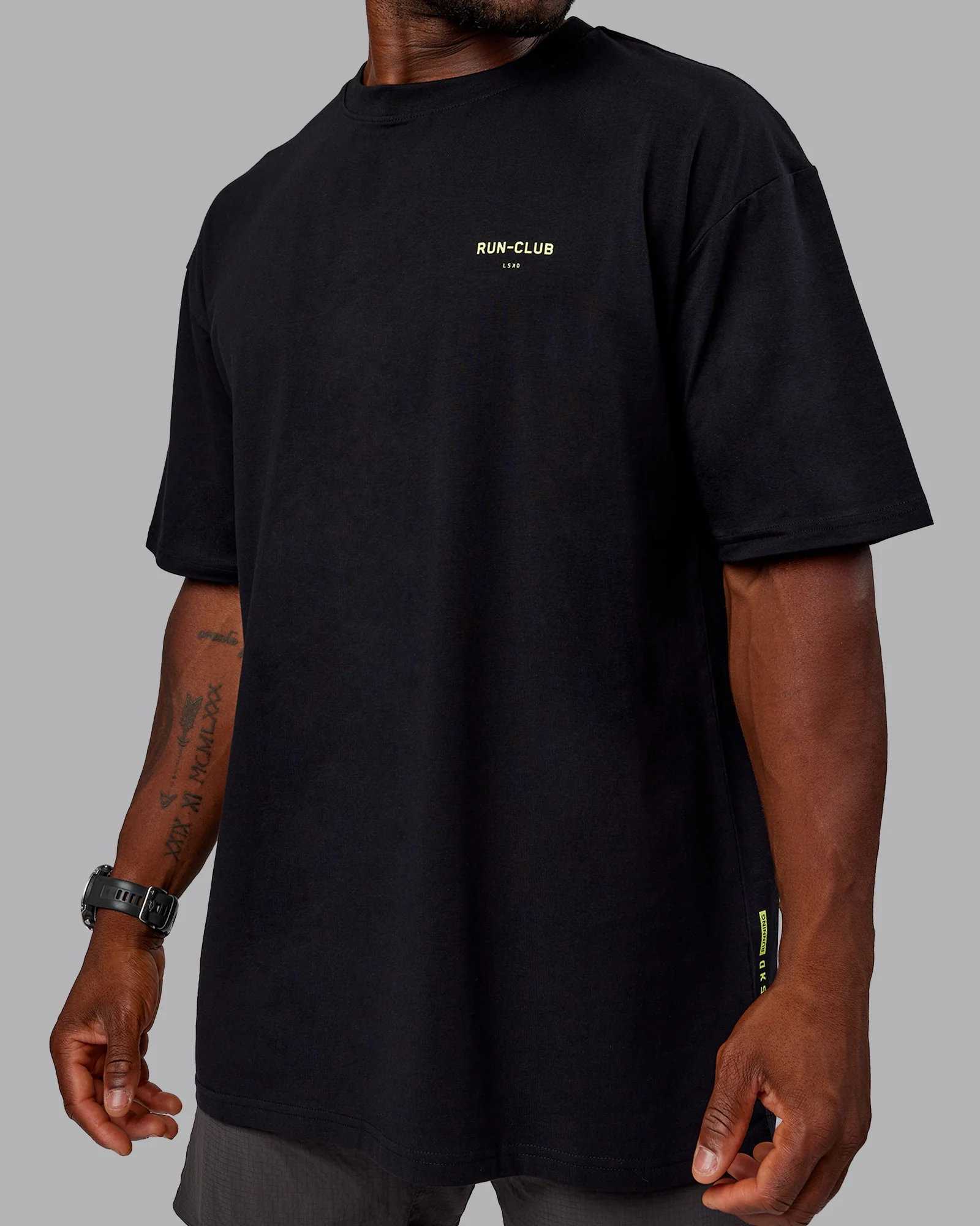 RUN CLUB FLXCotton Tee Oversize - Black-Volt - Image 11