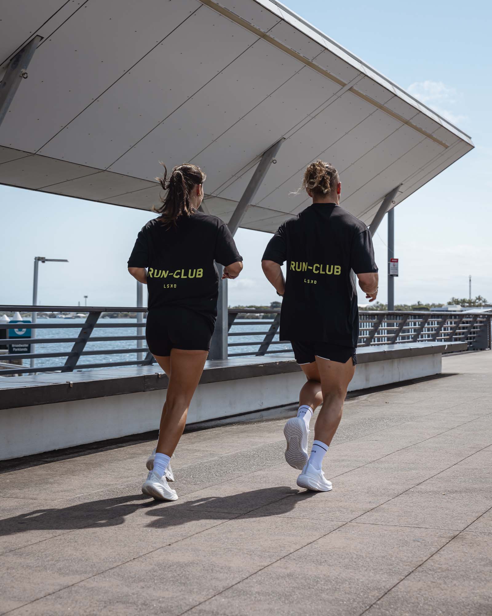 RUN CLUB FLXCotton Tee Oversize - Black-Volt - Image 4