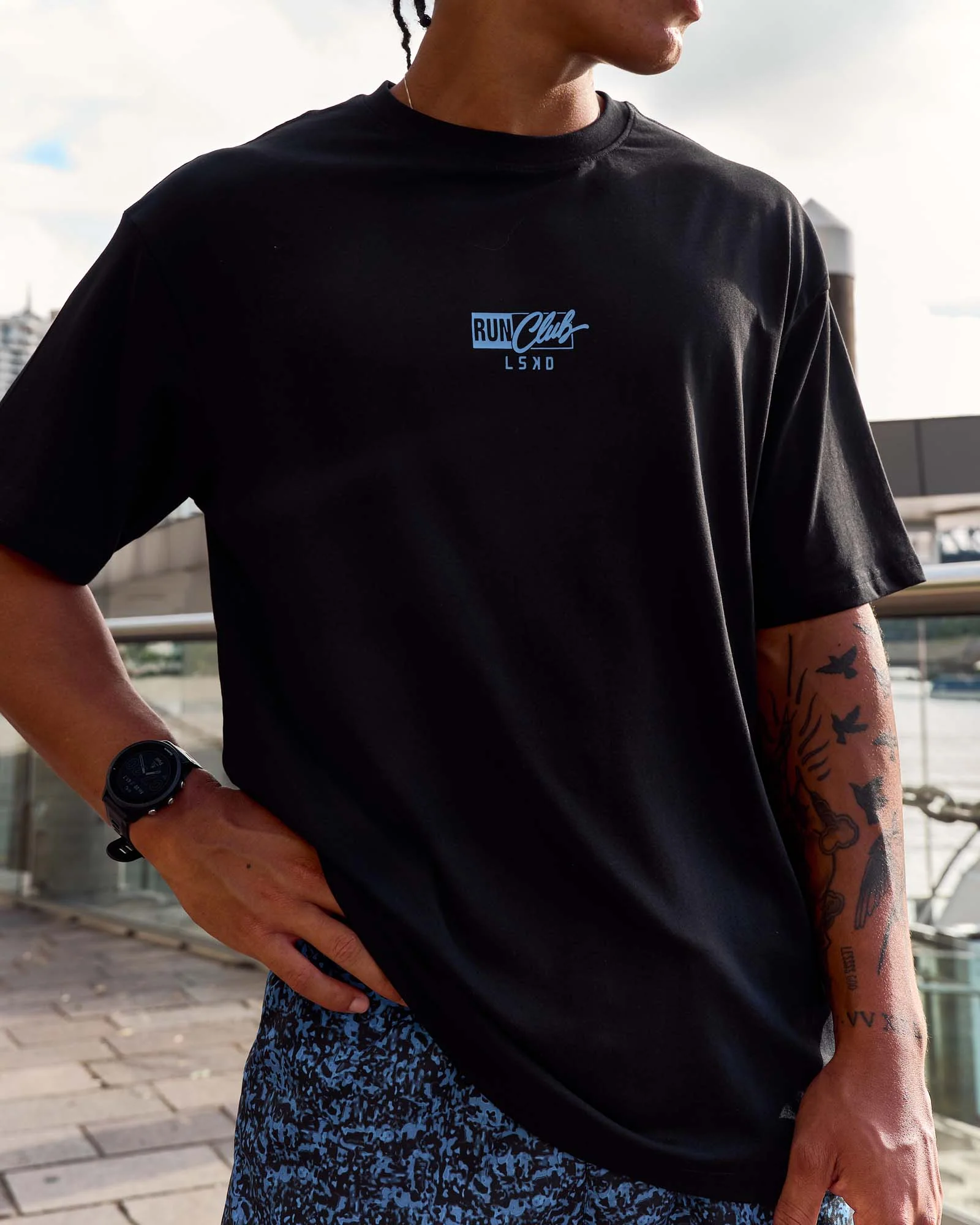 Run Club Script FLXCotton Oversized Tee - Black-Palace Blue - Image 6