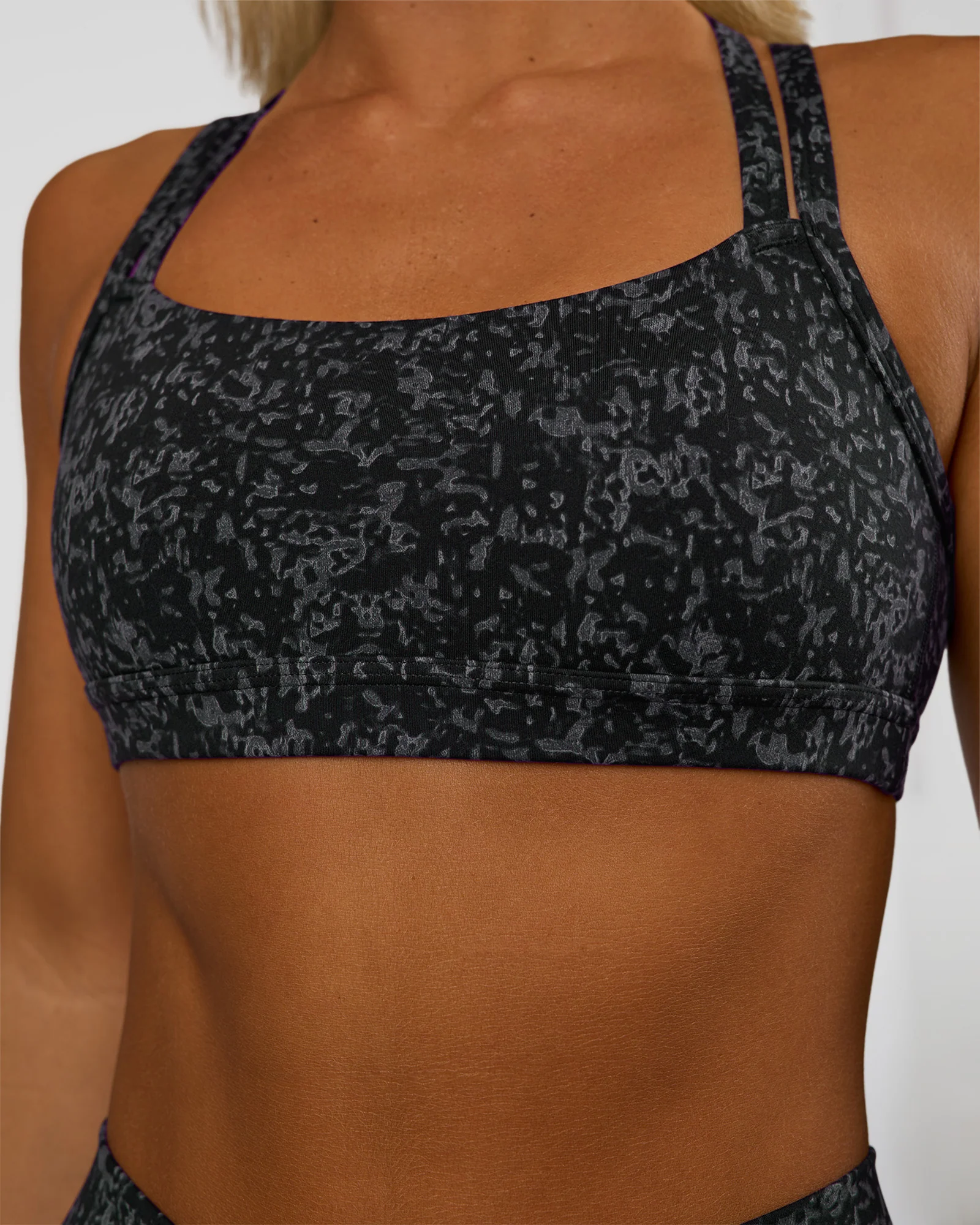 Velocity Sports Bra - Energy Print Black - Image 4